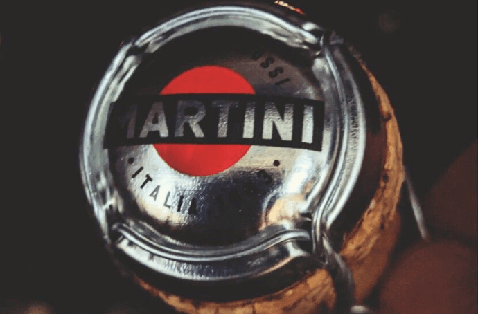 Korek z logo Martini